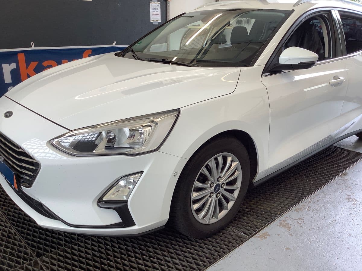 Ford Focus 2.0 EcoBlue Titanium exterior view